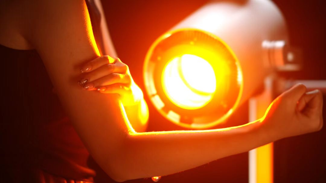 treat tight legs and shoulders to ease muscle soreness