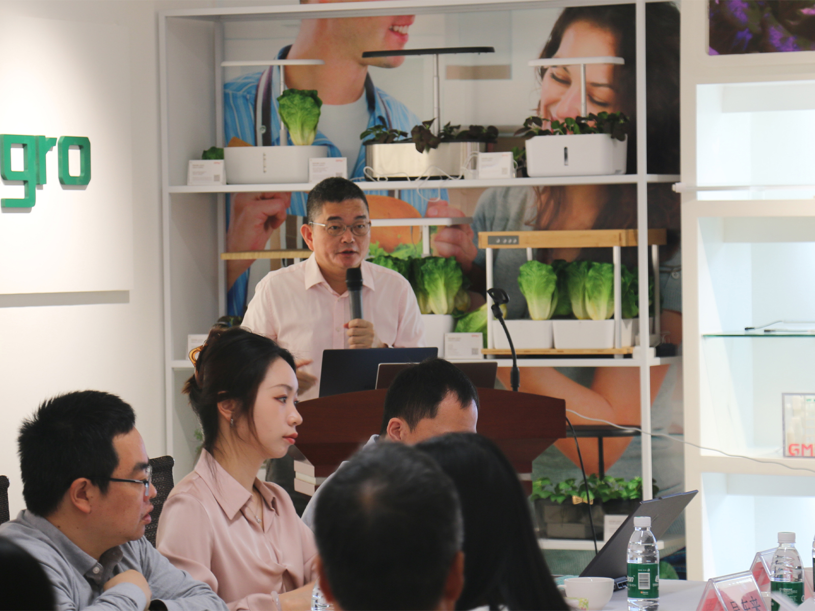 Hong Yannnan, Chairman of GMY Lighting Technology Co., Ltd., delivering a speech